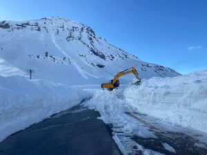 Rohtang Pass Thrown Open For Tourists